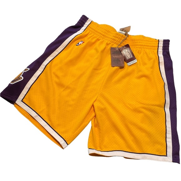 Mitchel & Ness Men's Los Angeles Lakers Hardwood Classics Swingman Shorts - Picture 2 of 7